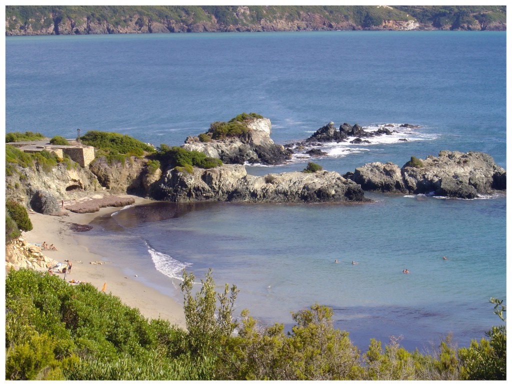 La spiaggia di Laconella adiacente a Lacona (foto C. Colnago)