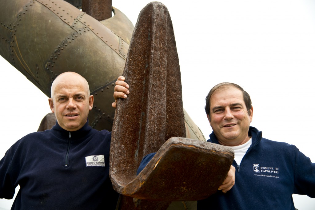 Eugenio Silanus e Daniele Signorini del Comune di Capoliveri si occupano del back stage degli eventi capoliveresi (foto di C. Colnago)